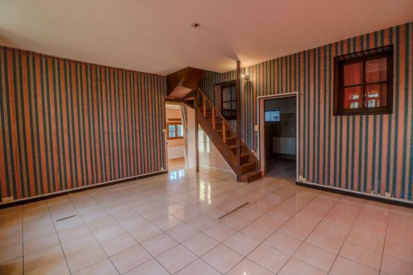 Maison 3 chambres potentiel 4 chambres, garage, commerces, écoles, calme, 10 minutes de Nevers 2 heures de Paris