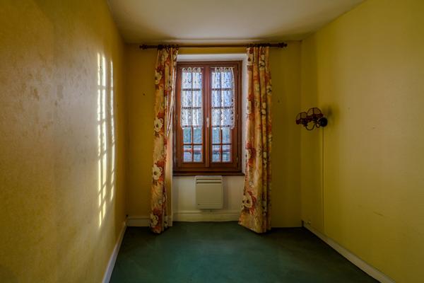 Maison 3 chambres potentiel 4 chambres, garage, commerces, écoles, calme, 10 minutes de Nevers 2 heures de Paris