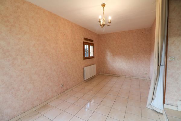 Maison 3 chambres potentiel 4 chambres, garage, commerces, écoles, calme, 10 minutes de Nevers 2 heures de Paris