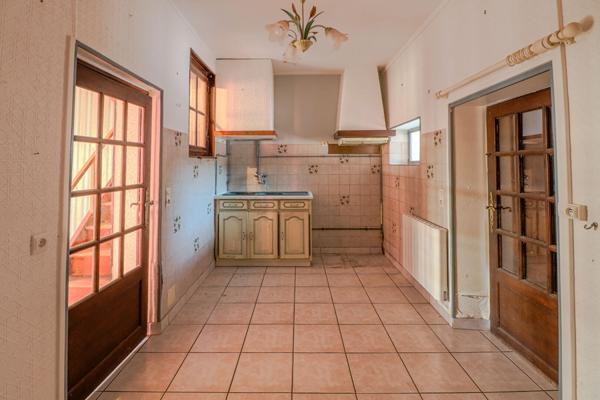 Maison 3 chambres potentiel 4 chambres, garage, commerces, écoles, calme, 10 minutes de Nevers 2 heures de Paris