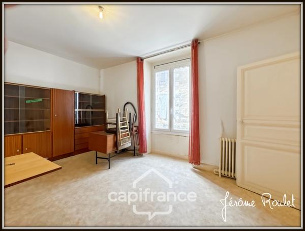 Hyper centre Neuville-de-Poitou – Maison de caractère 305 m² – Jardin, garages et fort potentiel