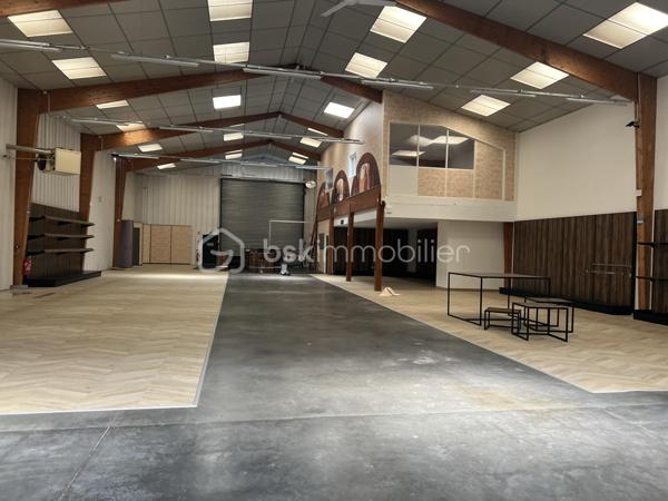 Local d activites de 554 m²