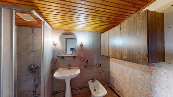 Charmante maison de plain-pied sur grand terrain arboré de 2000 m², à 8 minutes des Arcades de Louhans, 20 minutes de Tournus.