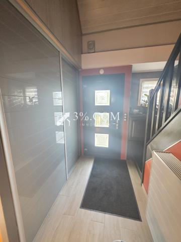 Maison
                                                                                                                                                                                                                                                                                                                        6 pièce(s)                                                                                                                                                                                                          4 chambre(s)                                                                                                                                                                                                          160  m²