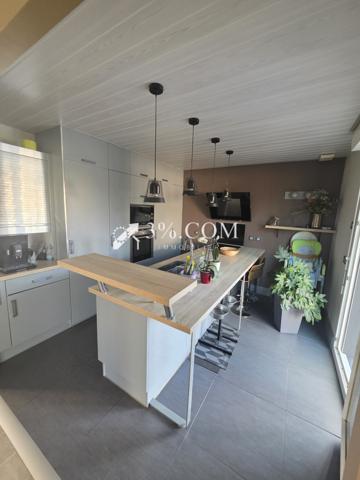 Maison
                                                                                                                                                                                                                                                                                                                        6 pièce(s)                                                                                                                                                                                                          4 chambre(s)                                                                                                                                                                                                          160  m²