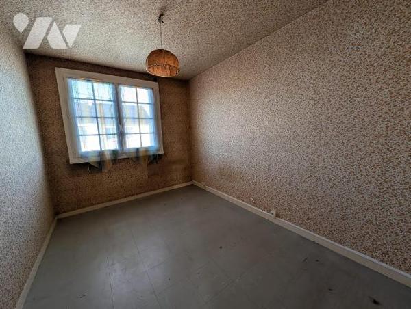 Maison de ville à proximité des commerces et des services
Fenêtres PVC double vitrage avec vol...