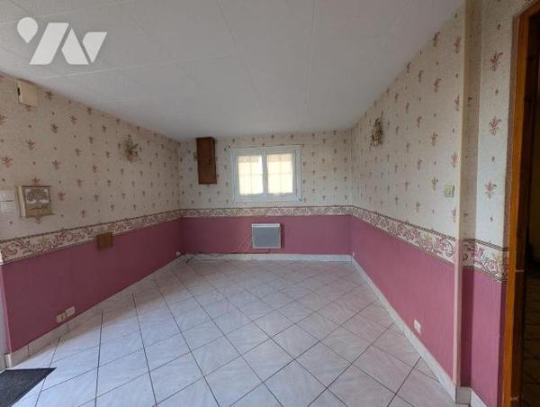 Maison de ville à proximité des commerces et des services
Fenêtres PVC double vitrage avec vol...