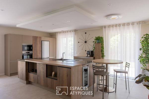 Élégante maison familiale rénovée avec jardin arboré et volumes généreux