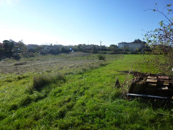 Moissac (82200) Opportunité Exceptionnelle : Terrain Constructible à Moissac, Tarn-et-Garonne