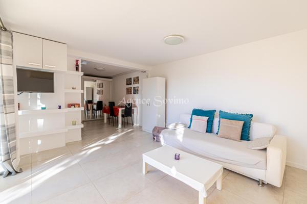 Magnifique villa contemporaine de 8 pièces avec piscine pool house jardin terrain salle de sport au calme.