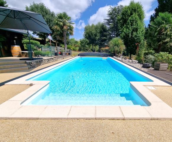 Dpt Hautes Pyrénées (65), à vendre proche de TARBES maison P8 de 220 m², 4 chambres - Terrain de 4 395,00 m²