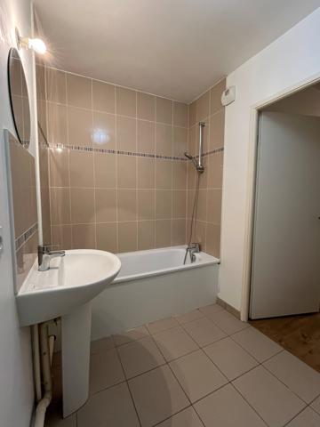 Duplex
                                                                                                                                                                                                                                                                                                                        2 pièce(s)                                                                                                                                                                                                          1 chambre(s)                                                                                                                                                                                                          42  m²