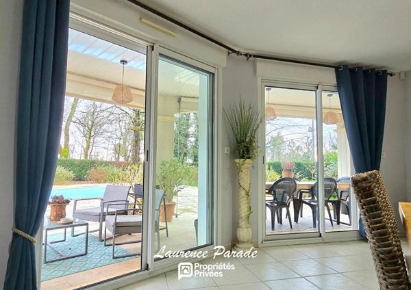 Maison avec garage piscine et porche