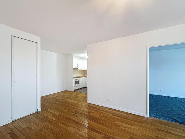 BAGNOLET PROCHE MONTREUIL, QUARTIER DES COUTURES, 10 MIN DU METRO, BEAU ET GRAND 2 PIECES AVEC LOGGIA AU CALME ET SANS VIS A VIS