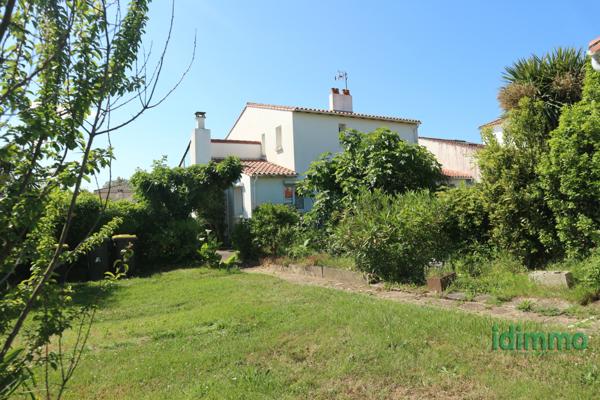 MAGNIFIQUE MAISON DE 220 M2,DANS UN LIEU RECHERCHE, AVEC PISCINE SUR UN TERRAIN DE 610 M2. PROCHE DE ROYAN. Royan (17200)