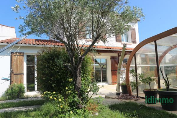 MAGNIFIQUE MAISON DE 220 M2,DANS UN LIEU RECHERCHE, AVEC PISCINE SUR UN TERRAIN DE 610 M2. PROCHE DE ROYAN. Royan (17200)