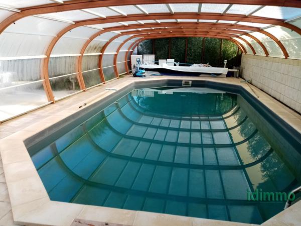 MAGNIFIQUE MAISON DE 220 M2,DANS UN LIEU RECHERCHE, AVEC PISCINE SUR UN TERRAIN DE 610 M2. PROCHE DE ROYAN. Royan (17200)