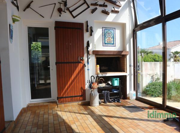 MAGNIFIQUE MAISON DE 220 M2,DANS UN LIEU RECHERCHE, AVEC PISCINE SUR UN TERRAIN DE 610 M2. PROCHE DE ROYAN. Royan (17200)