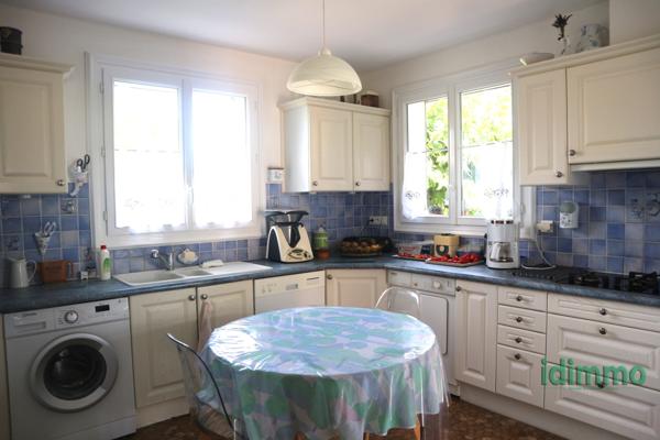 MAGNIFIQUE MAISON DE 220 M2,DANS UN LIEU RECHERCHE, AVEC PISCINE SUR UN TERRAIN DE 610 M2. PROCHE DE ROYAN. Royan (17200)