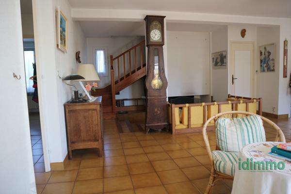 MAGNIFIQUE MAISON DE 220 M2,DANS UN LIEU RECHERCHE, AVEC PISCINE SUR UN TERRAIN DE 610 M2. PROCHE DE ROYAN. Royan (17200)