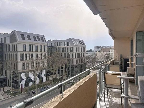 Appartement T4 traversant Est-Ouest avec grand balcon