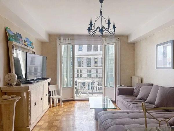 Appartement T4 traversant Est-Ouest avec grand balcon