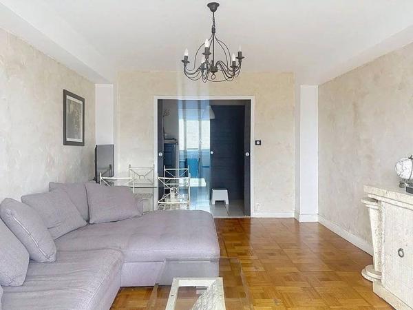 Appartement T4 traversant Est-Ouest avec grand balcon