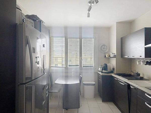 Appartement T4 traversant Est-Ouest avec grand balcon