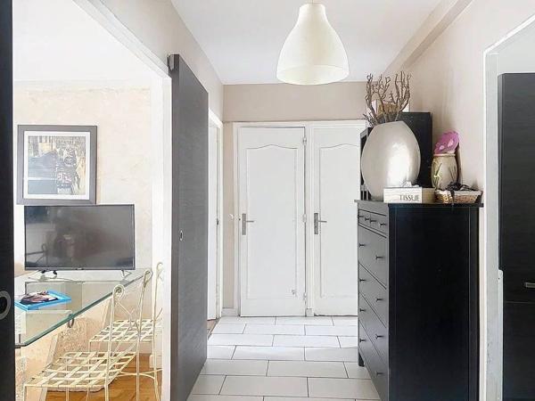 Appartement T4 traversant Est-Ouest avec grand balcon