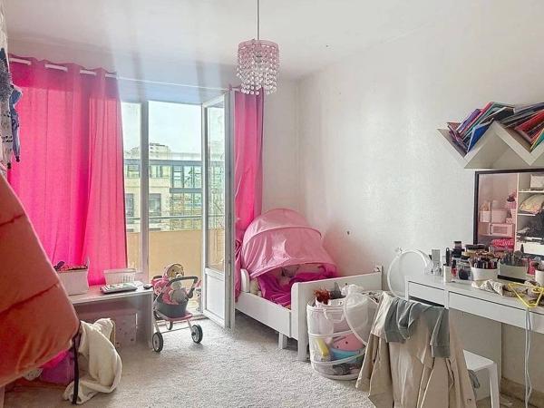 Appartement T4 traversant Est-Ouest avec grand balcon