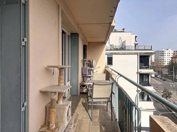Appartement T4 traversant Est-Ouest avec grand balcon