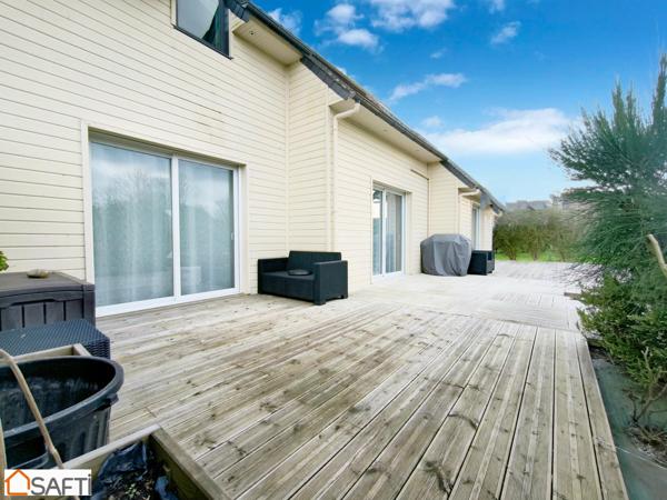 MAISON FAMILLIALE AVEC SES 5 CHAMBRES AVEC SES COMMERCES A PIEDS