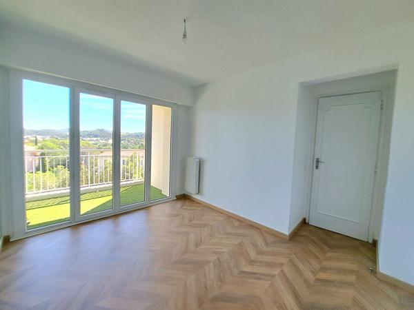 Magnifique appartement T3 Rénové traversant, VUE MER
