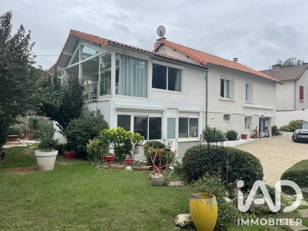 Maison à vendre 7 pièces 203 m² Poitiers