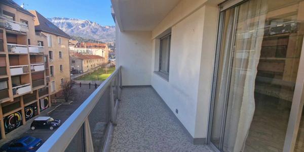 Gap (05000) À Gap, Grand appartement bourgeois de type 4 avec garage.