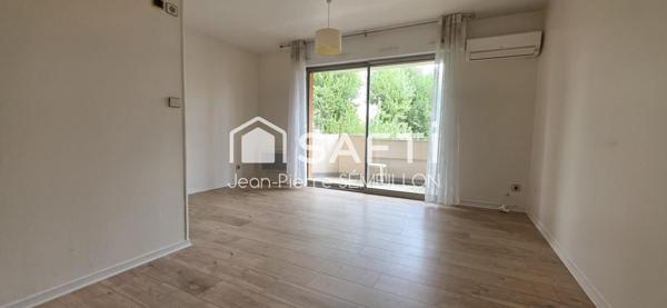 Studio lumineux, climatisation, terrasse, parking