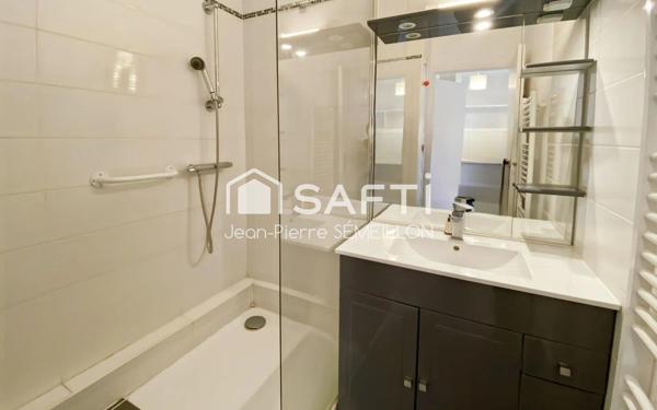 Studio lumineux, climatisation, terrasse, parking
