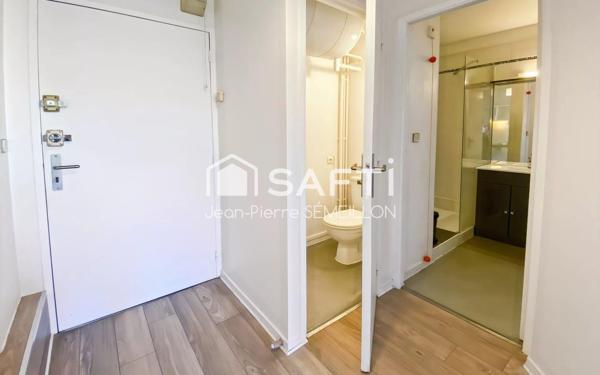 Studio lumineux, climatisation, terrasse, parking