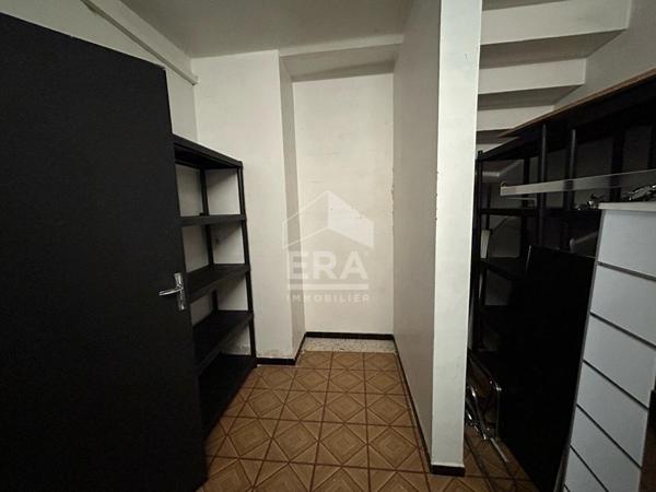 A VENDRE- LE PERTHUS- IMMEUBLE 3 appartements  + commerce