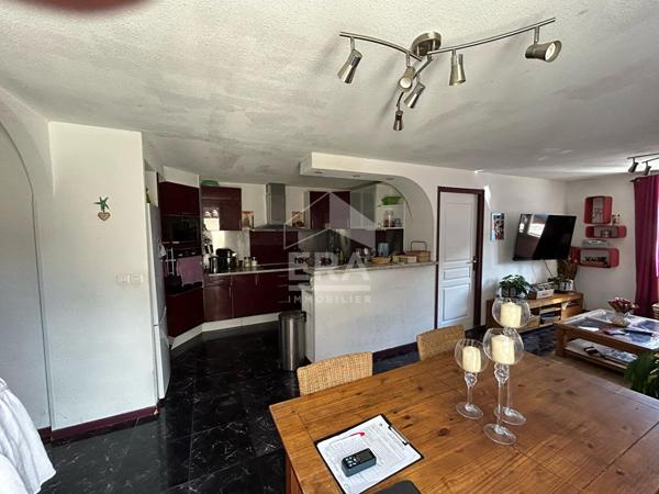 A VENDRE- LE PERTHUS- IMMEUBLE 3 appartements  + commerce