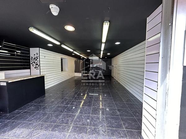 A VENDRE- LE PERTHUS- IMMEUBLE 3 appartements  + commerce