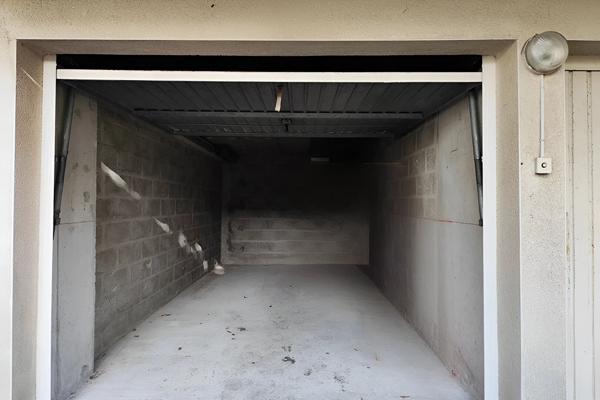 Garage (14 m2) entre le port de plaisance et la gare des Sables d'Olonne