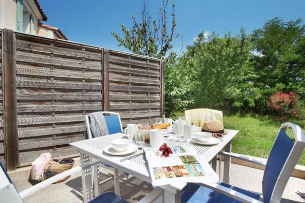 INVESTISSEMENT LOCATIF – CABRIES – Résidence de Tourisme Le Golf de la Cabre d'Or - 4,80 % de rentabilité