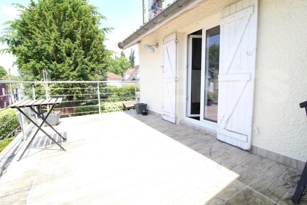  CHARMANTE MAISON FAMILIALE BORD DE MARNE – 