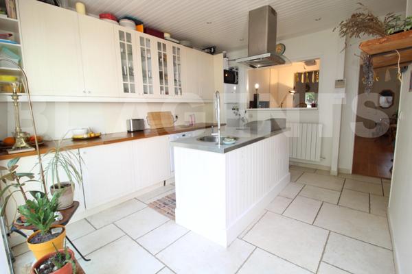  CHARMANTE MAISON FAMILIALE BORD DE MARNE – 