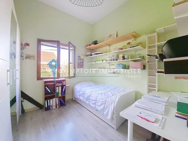 Maison
                                                                                                                                                                                                                                                                                                                        5 pièce(s)                                                                                                                                                                                                          4 chambre(s)                                                                                                                                                                                                          102  m²
