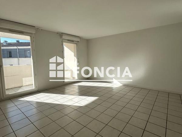 Location Appartement 2 pièces 71.23 m² - 33 RUE DU REMPART SAINTE FOY Agen 47000