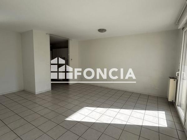 Location Appartement 2 pièces 71.23 m² - 33 RUE DU REMPART SAINTE FOY Agen 47000