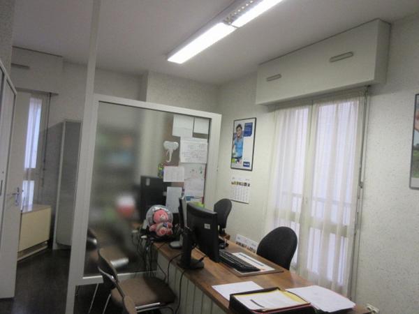 Rodez coeur de ville, local professionnel, 100 m² environ, avec 2 parkings et cave