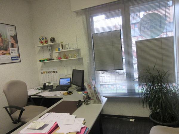 Rodez coeur de ville, local professionnel, 100 m² environ, avec 2 parkings et cave